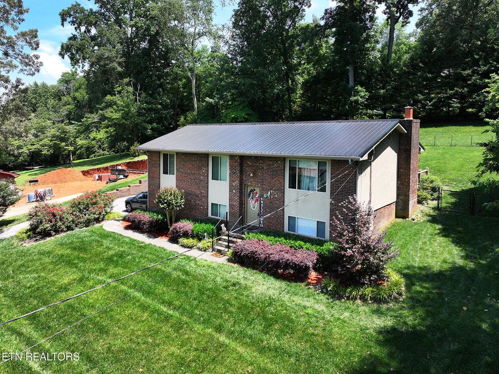 628 Greenwich Drive, Maryville, TN 37803