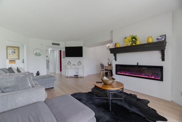 3661 Via Poinciana 211, Lake Worth, FL 33467