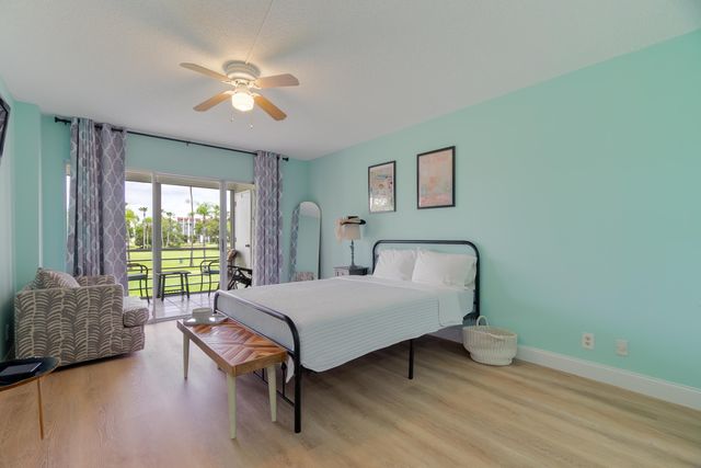 3661 Via Poinciana 211, Lake Worth, FL 33467