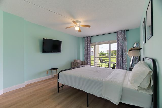 3661 Via Poinciana 211, Lake Worth, FL 33467