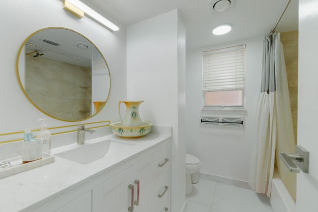 3661 Via Poinciana 211, Lake Worth, FL 33467