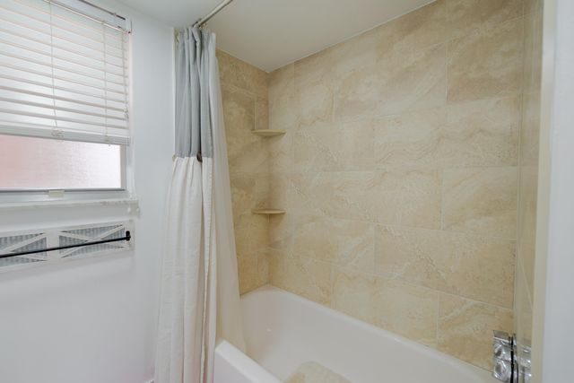 3661 Via Poinciana 211, Lake Worth, FL 33467