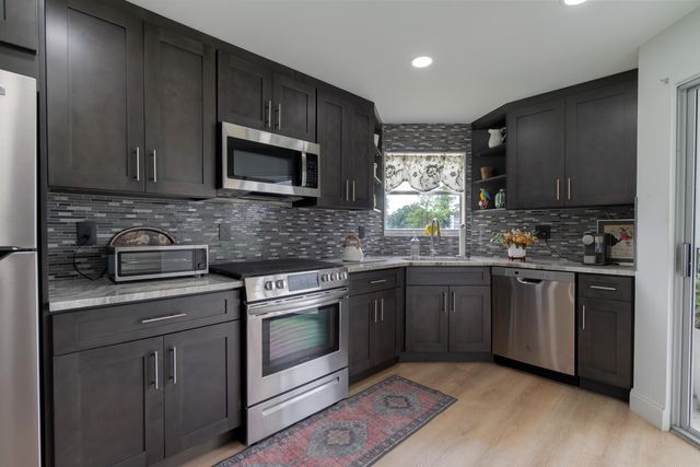 3661 Via Poinciana 211, Lake Worth, FL 33467