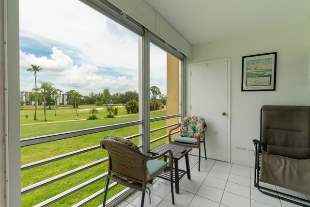 3661 Via Poinciana 211, Lake Worth, FL 33467