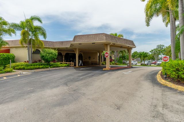 3661 Via Poinciana 211, Lake Worth, FL 33467