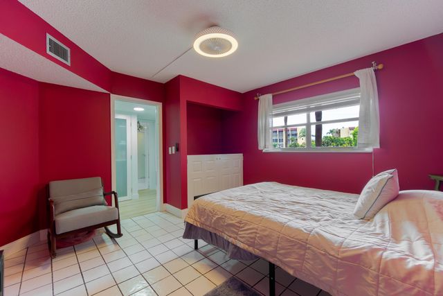 3661 Via Poinciana 211, Lake Worth, FL 33467