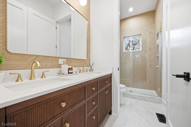 23 Carlisle Dr, Livingston Twp., NJ 07039