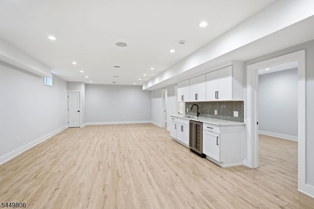 23 Carlisle Dr, Livingston Twp., NJ 07039