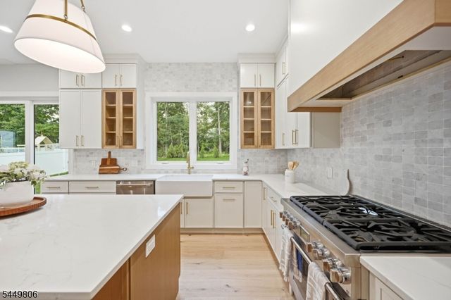 23 Carlisle Dr, Livingston Twp., NJ 07039
