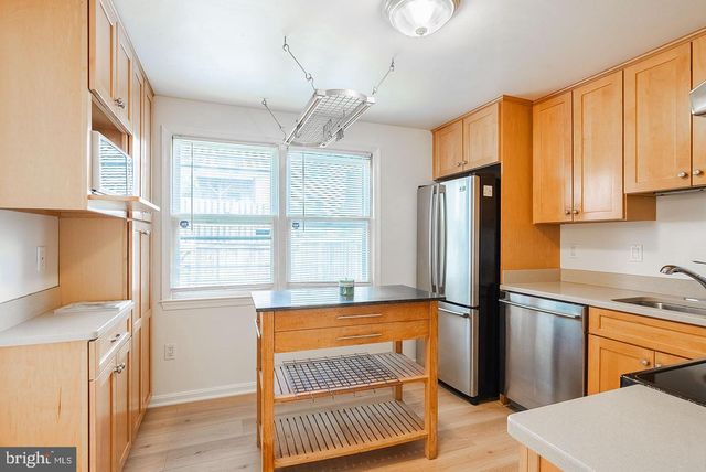 3048 SILENT VALLEY DR, Fairfax, VA 22031