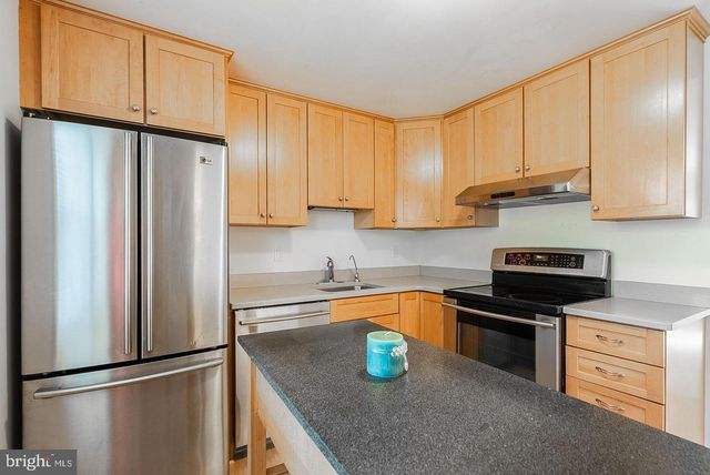 3048 SILENT VALLEY DR, Fairfax, VA 22031