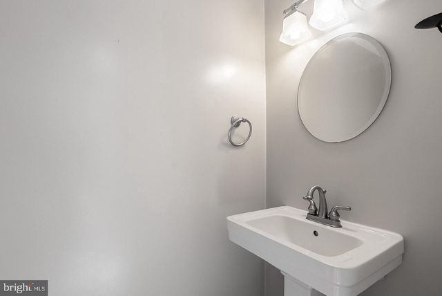 3048 SILENT VALLEY DR, Fairfax, VA 22031