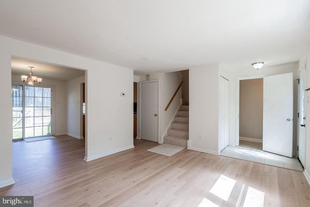 3048 SILENT VALLEY DR, Fairfax, VA 22031