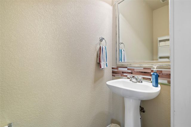 326 Comal RUN, Hutto, TX 78634