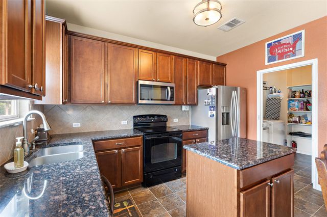 326 Comal RUN, Hutto, TX 78634