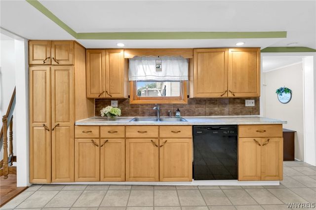 256 Country Parkway, Amherst, NY 14221