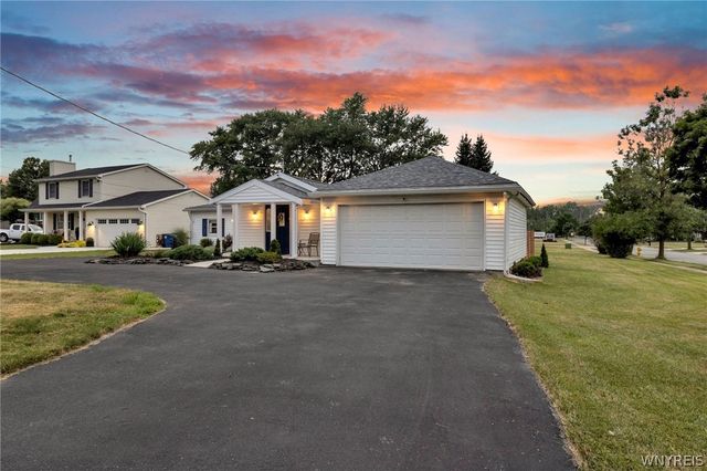 256 Country Parkway, Amherst, NY 14221