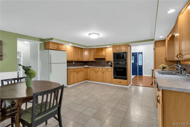 256 Country Parkway, Amherst, NY 14221
