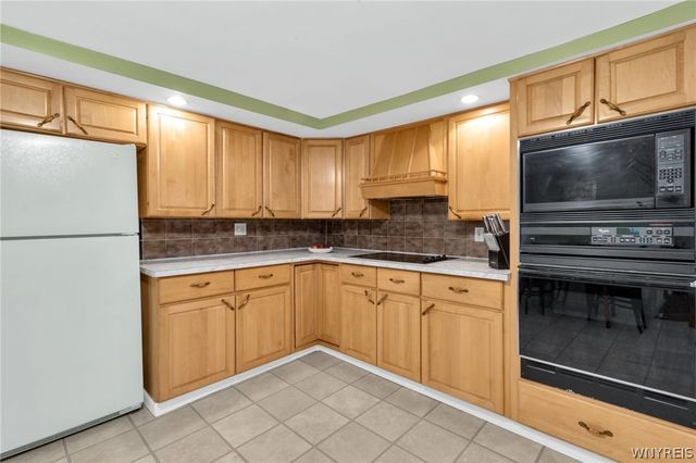 256 Country Parkway, Amherst, NY 14221