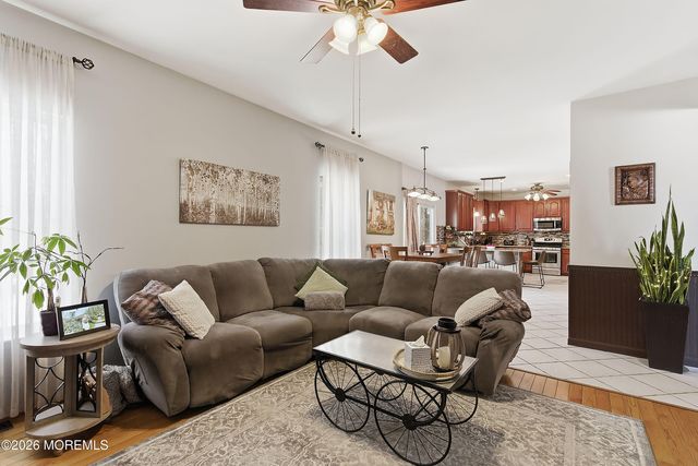 9 Kindling Way, Jackson, NJ 08527