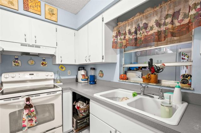 37253 SAFARI DRIVE, Dade City, FL 33523