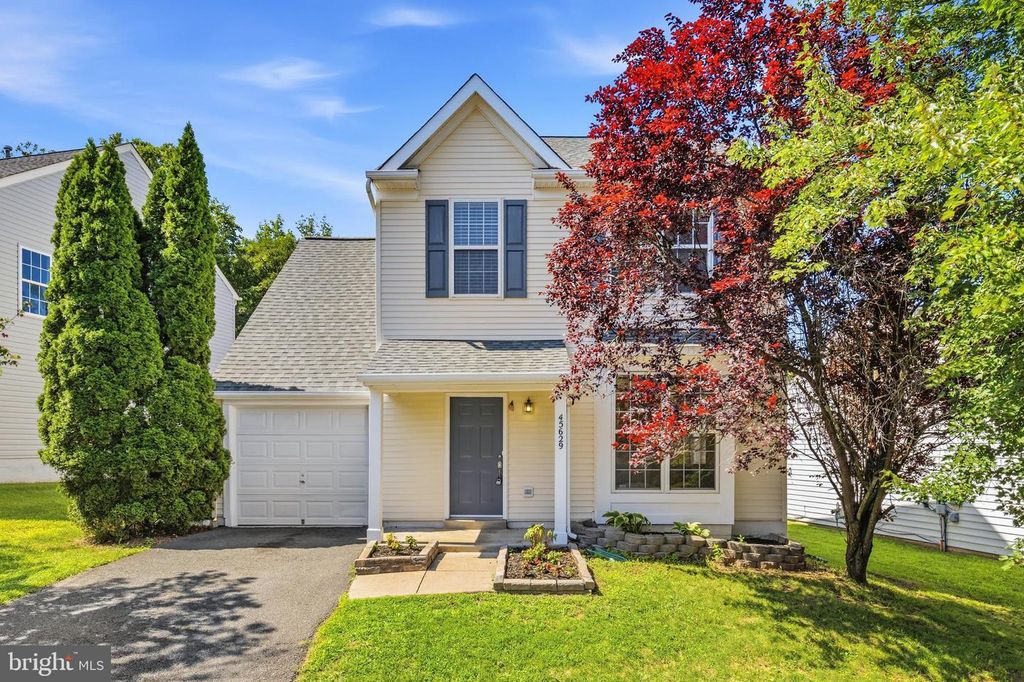 45629 LIVINGSTONE STATION ST, Sterling, VA 20166