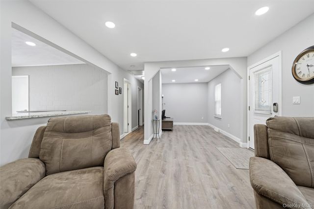 4 Cottage Court, Middle Island, NY 11953