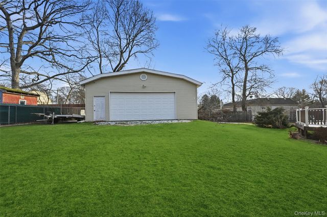 4 Cottage Court, Middle Island, NY 11953