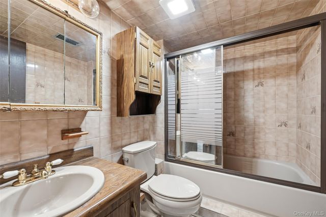 4 Cottage Court, Middle Island, NY 11953