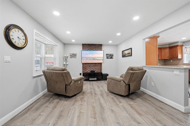 4 Cottage Court, Middle Island, NY 11953