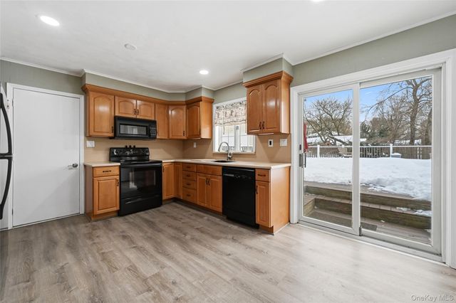 4 Cottage Court, Middle Island, NY 11953