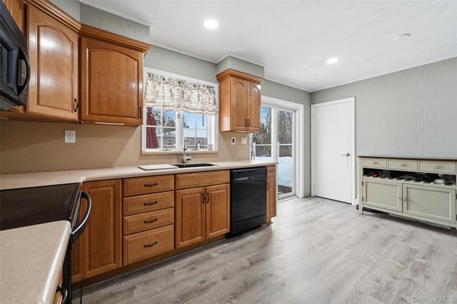 4 Cottage Court, Middle Island, NY 11953