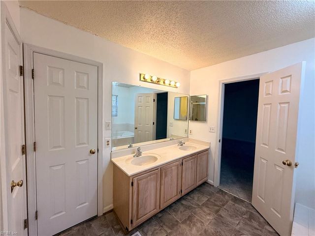 130 Summerglen RDG, Newport News, VA 23602