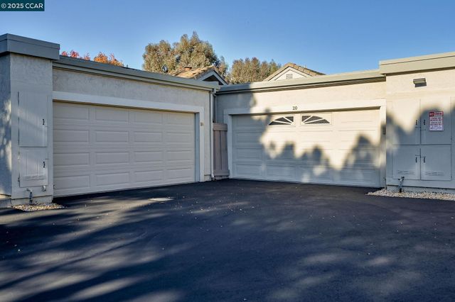 20 Clark Creek Cir, Clayton, CA 94517