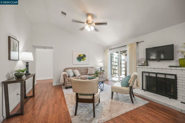 20 Clark Creek Cir, Clayton, CA 94517