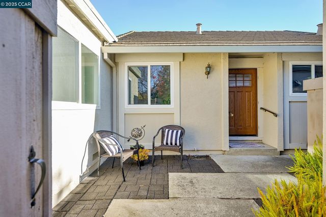 20 Clark Creek Cir, Clayton, CA 94517