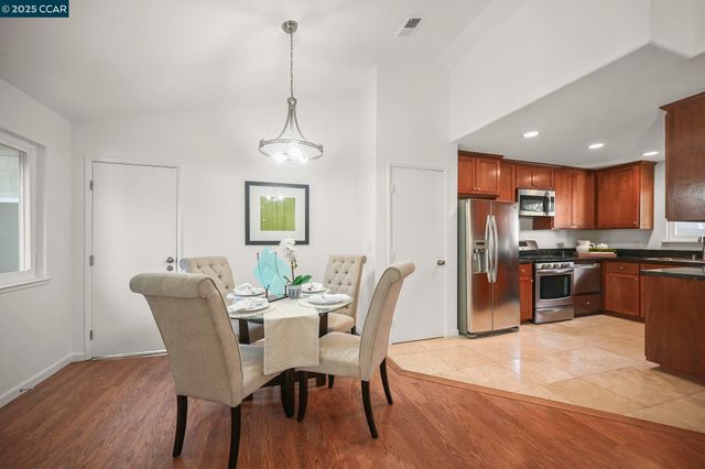 20 Clark Creek Cir, Clayton, CA 94517