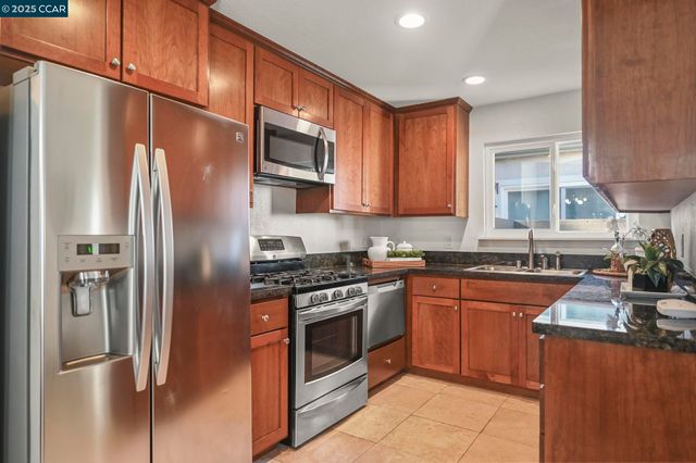 20 Clark Creek Cir, Clayton, CA 94517