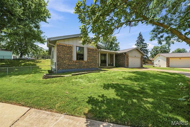 2266 Halyard Court, Mehlville, MO 63129
