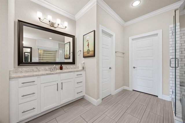 1006 Shepherd Oaks Drive, Houston, TX 77018