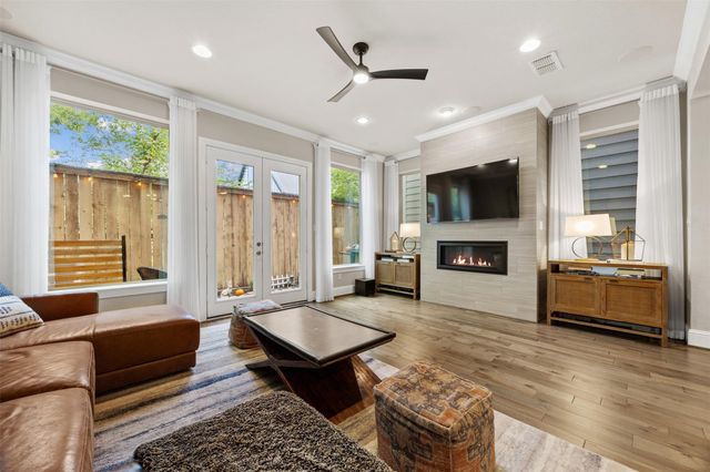 1006 Shepherd Oaks Drive, Houston, TX 77018