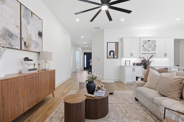 145 Kawainui LN, Bastrop, TX 78602