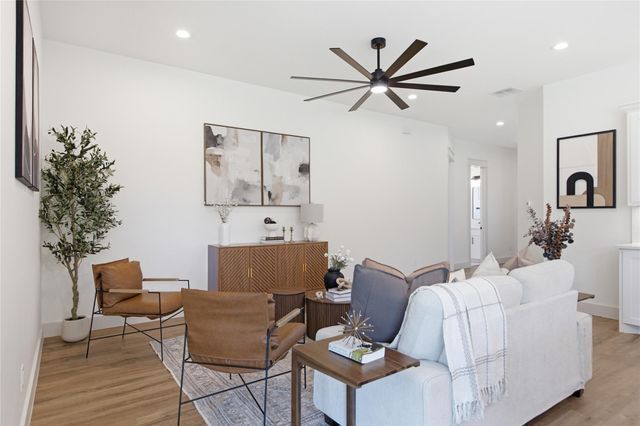145 Kawainui LN, Bastrop, TX 78602