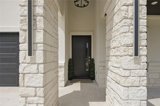145 Kawainui LN, Bastrop, TX 78602