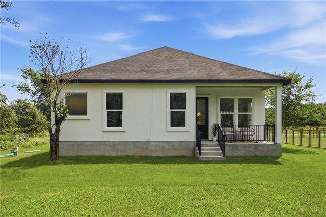 145 Kawainui LN, Bastrop, TX 78602