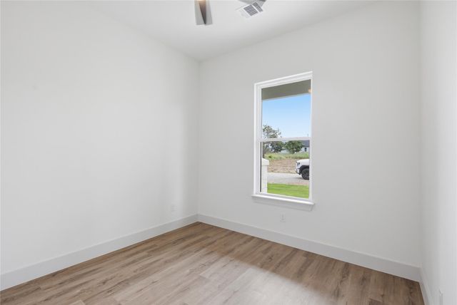 145 Kawainui LN, Bastrop, TX 78602