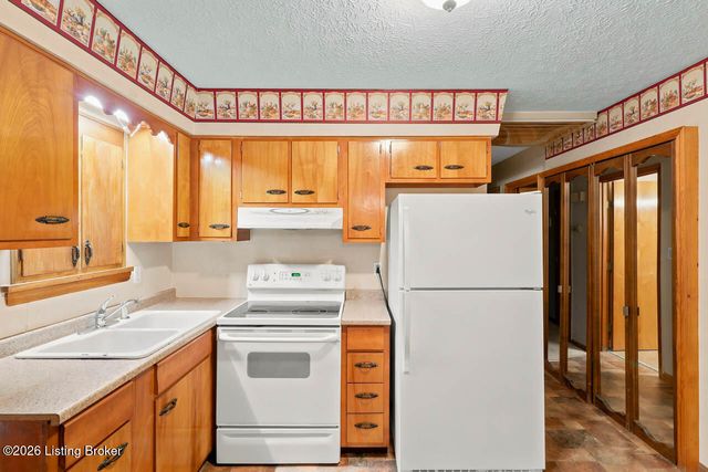 115 Concord Dr, Mt Washington, KY 40047