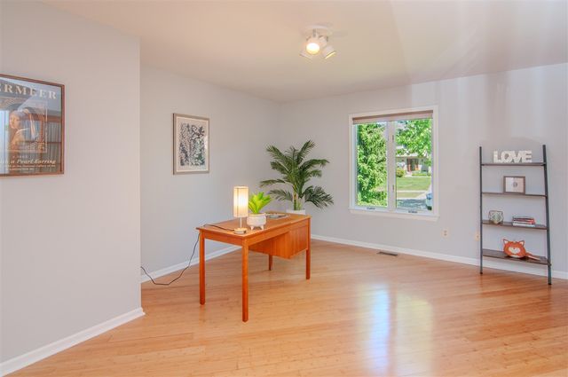 2402 Meadowridge Court, Ann Arbor, MI 48105