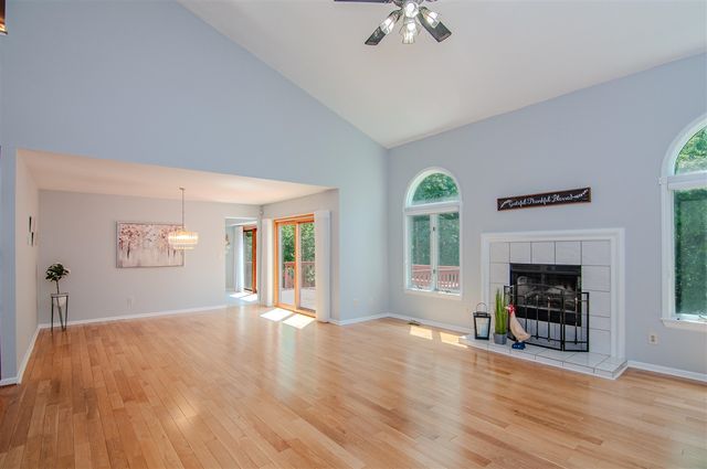 2402 Meadowridge Court, Ann Arbor, MI 48105