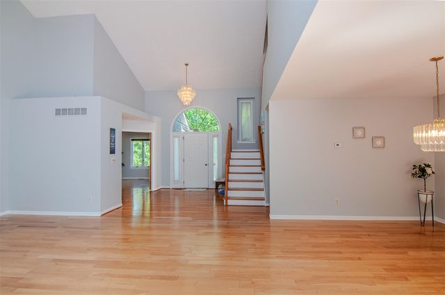 2402 Meadowridge Court, Ann Arbor, MI 48105
